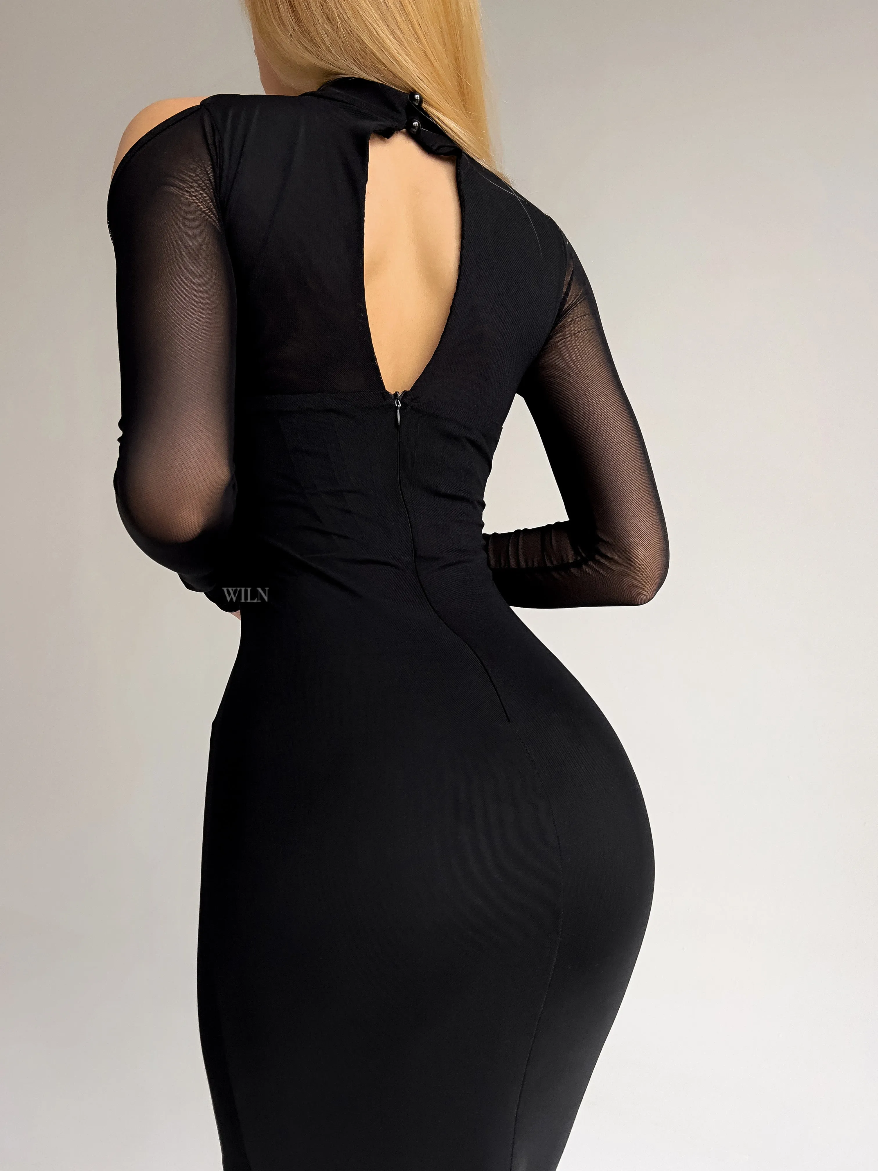 BLIND DATE Midi Dress