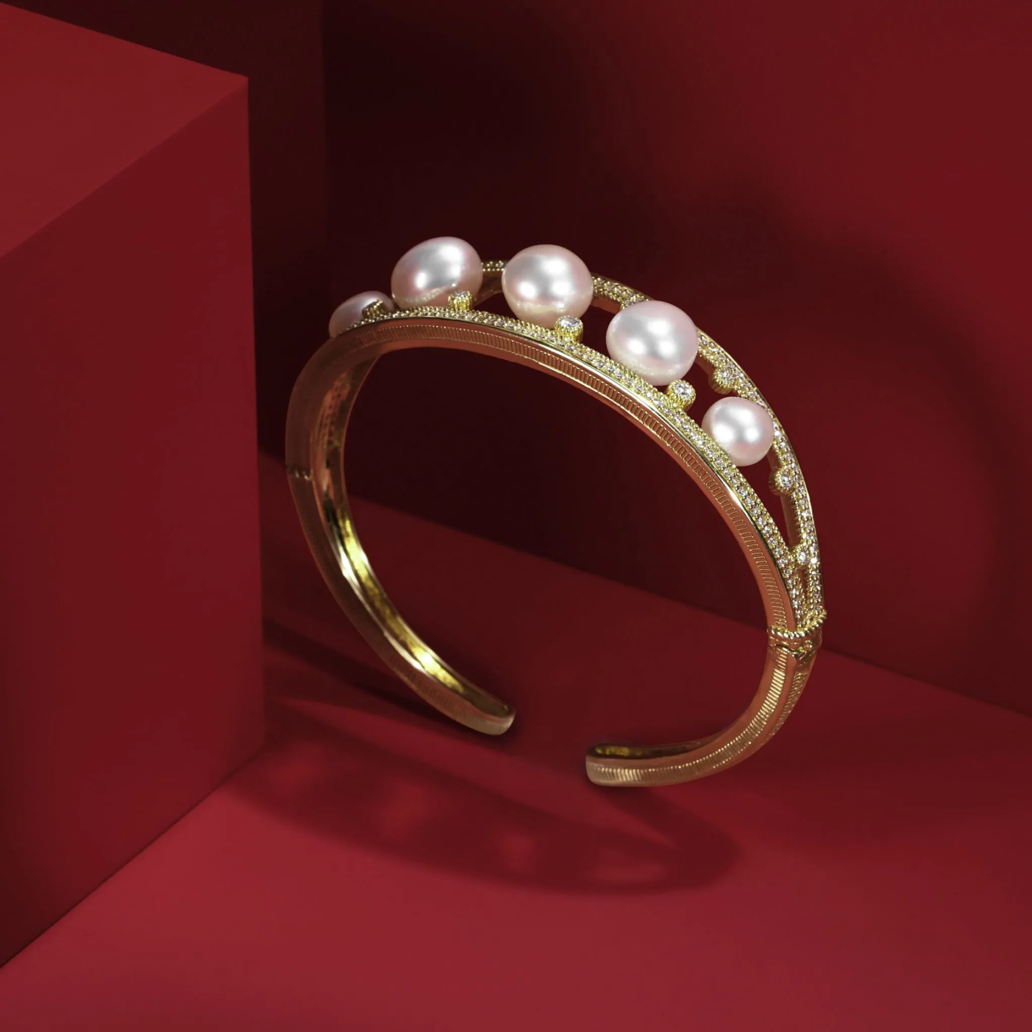 Paloma Cuff with Baroque Freshwater Pearls and Diamonds in 18K