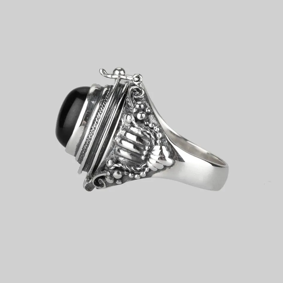 SAROS. Silver Poison Trinket Ring - Onyx